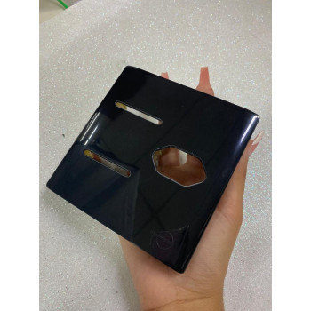 Placa p/ 2 Interruptores + tomada 4x4 - Novara Preto Brilhante Placa p/ 2 Interruptores + tomada 4x4 - Novara Preto Brilhante